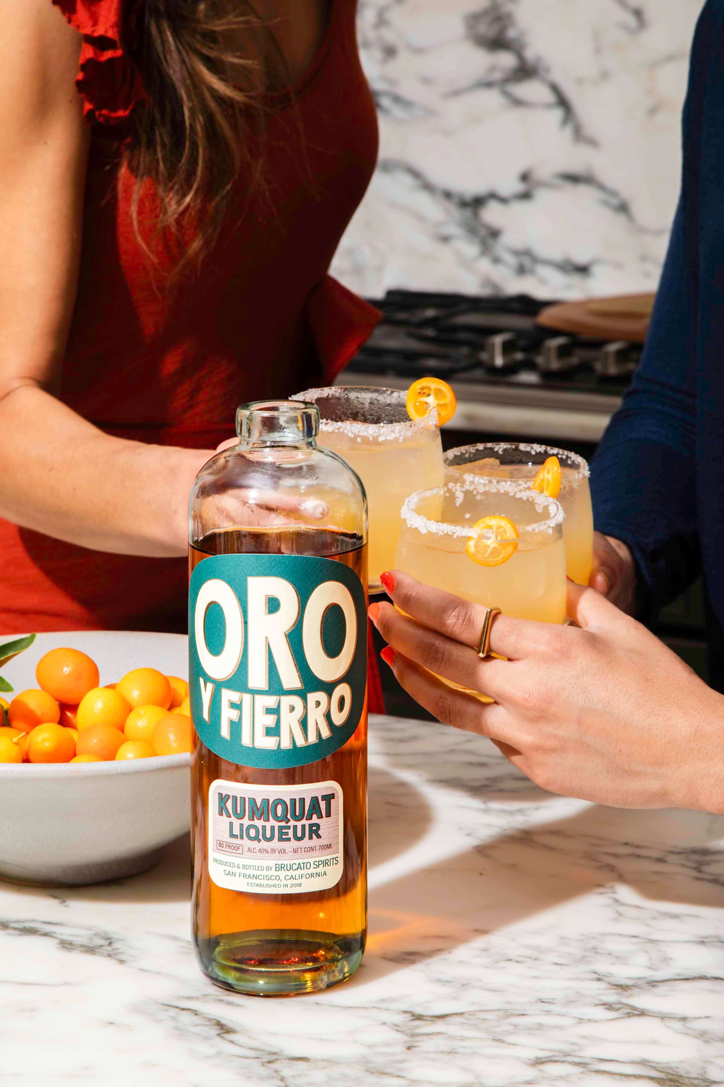 brucato-oro-y-fierro-kumquat-liqueur-700ml-2