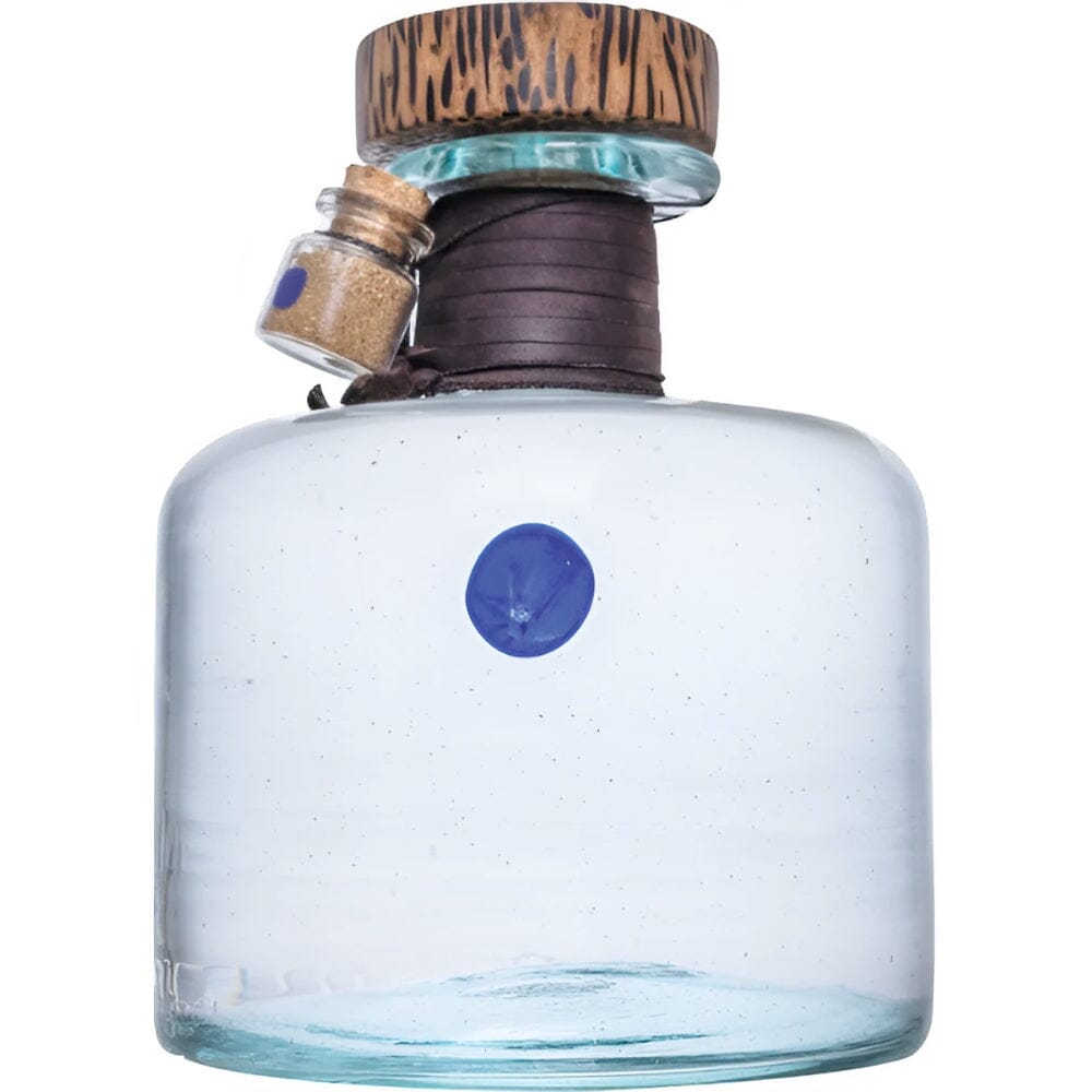 Procera Blue Dot African Juniper Gin bottle featuring a unique blue dot and natural wooden cap.